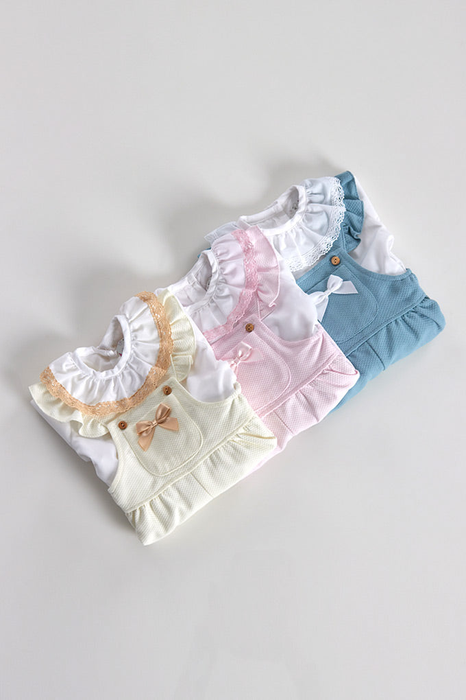 Jardineira Bebé Piquet c/ Blusa Rendada