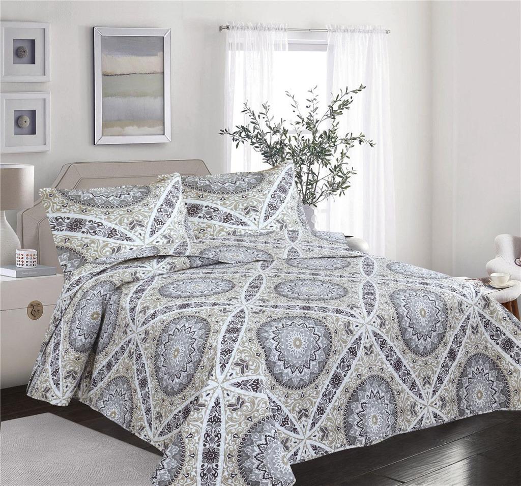 Colcha com Estampado em Tons de Bege e Cinza